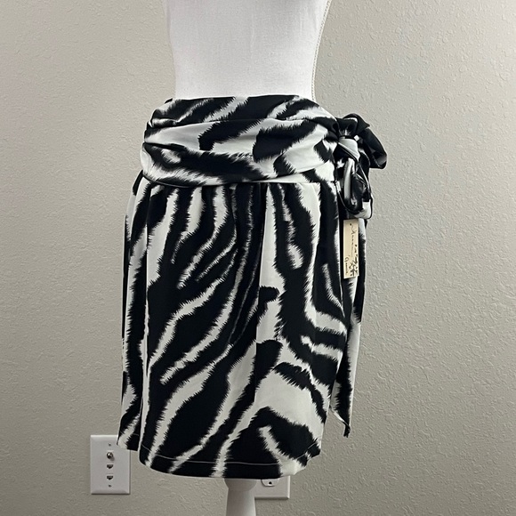 NWT, Hanna & Gracie, self-tie wrap skirt, animal print, knee length,size medium. - Picture 6 of 12